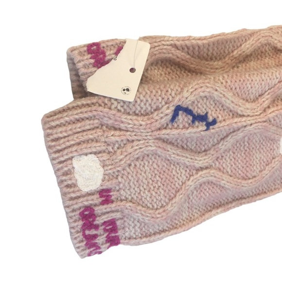 NEW Set in your dreams UO scarf Urban Outfitters Hat Scarf Fingerless Gloves - Picture 5 of 13